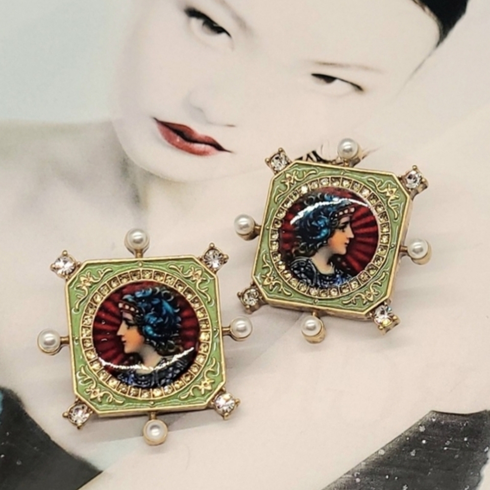 Vtg Kenneth Jay Lane European Palace Portrait Crystal Pearl Gold Earrings